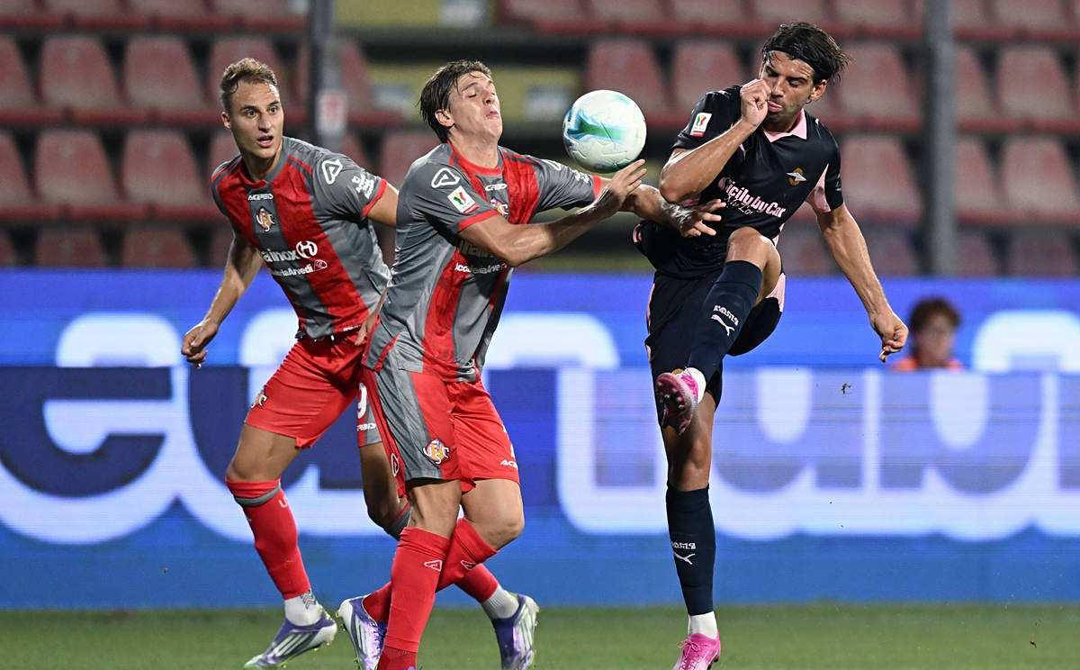 华体会体育-帕德博恩队在最新一场比赛中赢下强敌  第1张 华体会体育-帕德博恩队在最新一场比赛中赢下强敌  第1张